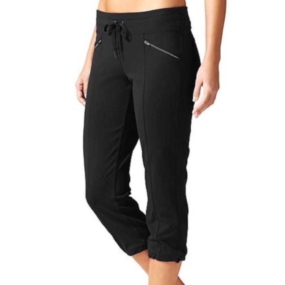 ATHLETA Black Quest Metro Capri Workput Pants